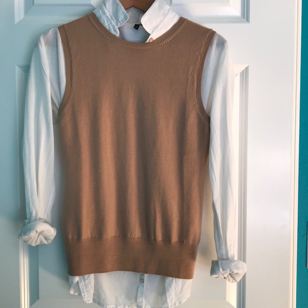 Beige wool vest. Small